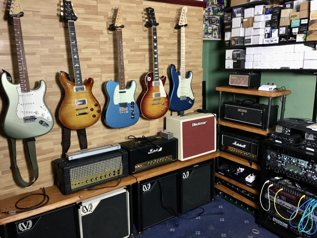 Guitar deals amp shelf