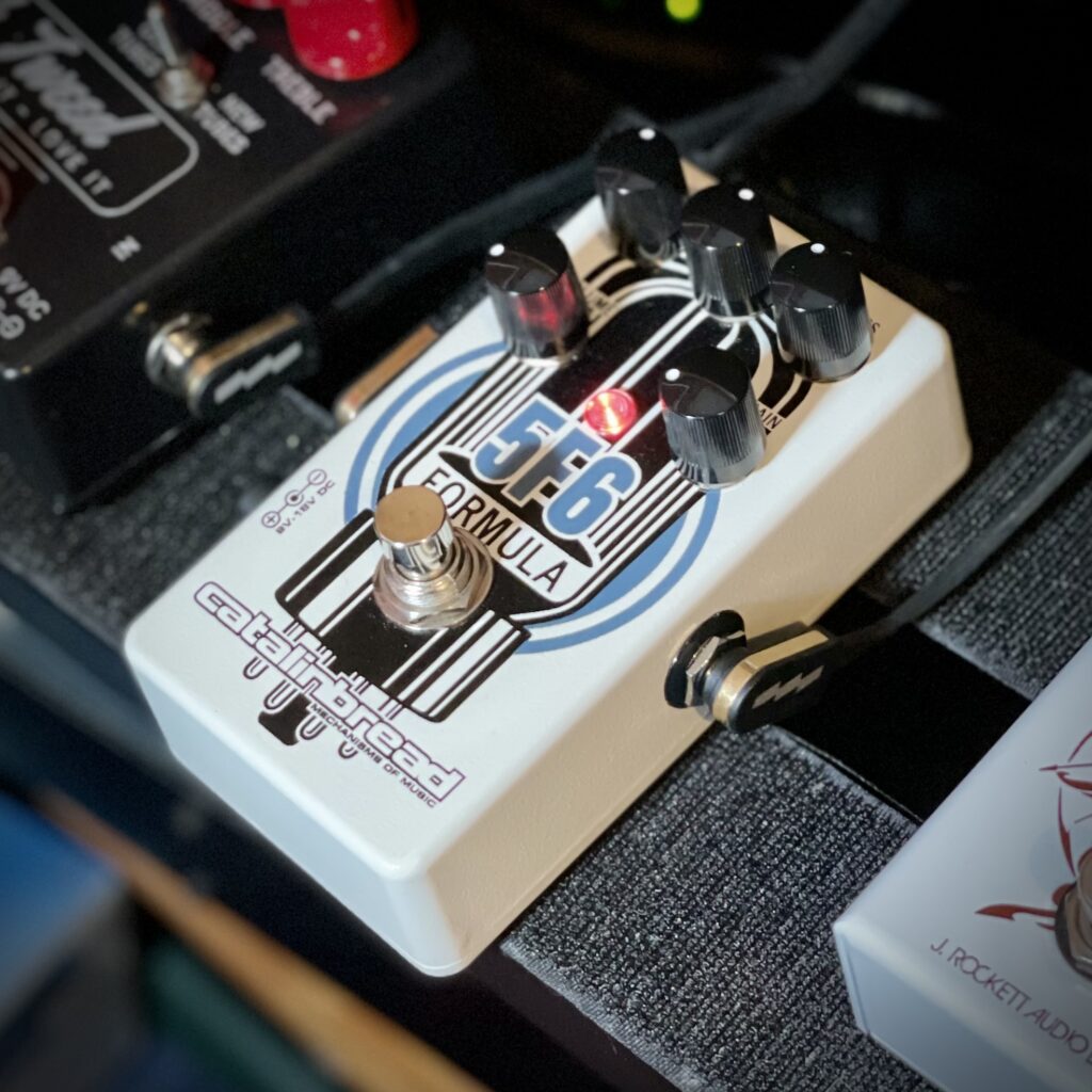 This photo shows Catalinbread's Formula 5F6 pedal on my pedalboard.

There are 5 knobs visible, but their labels are hidden from view by those knobs.