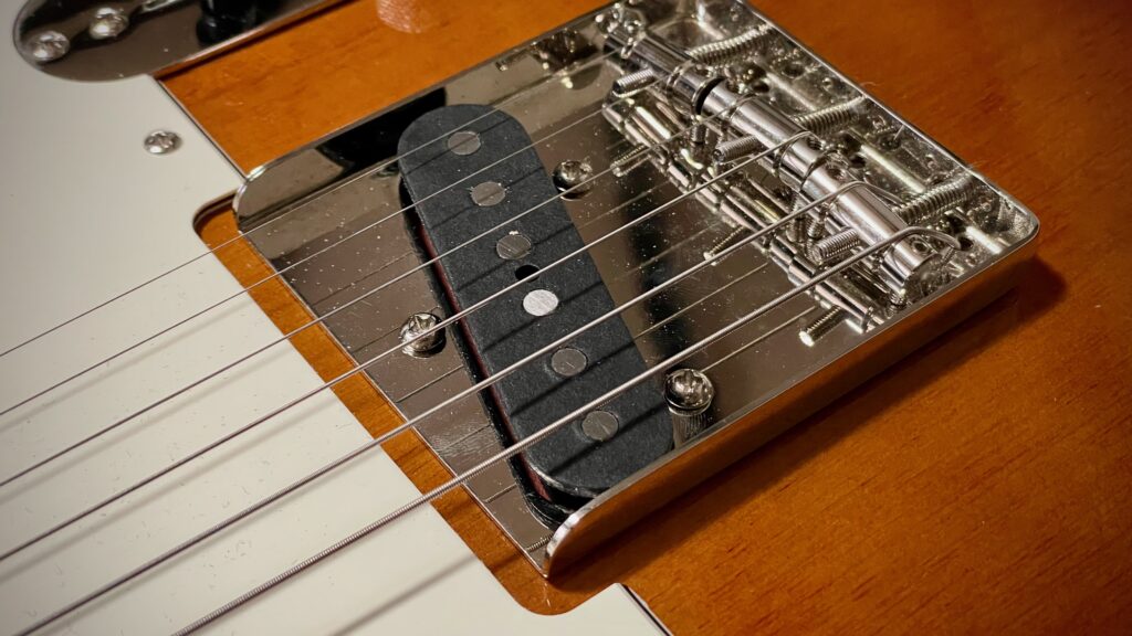 This photo is an almost top-down shot of the Bare Knuckle Pickups' True Grit Telecaster bridge pickup.

The photo shows that this pickup has six flat pole pieces (all the pole pieces are the same height).